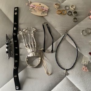 BUNDLE!!!! NEW EARRINGS, NECKLACES, BRACELETS, RINGS, AND ETC.!!!!